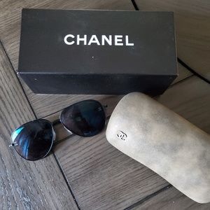 Chanel Aviator Sunglasses w/special edition case!